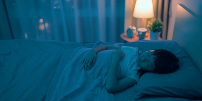 Hora de criança dormir: afinal, os filhos podem dormir no horário que quiserem?